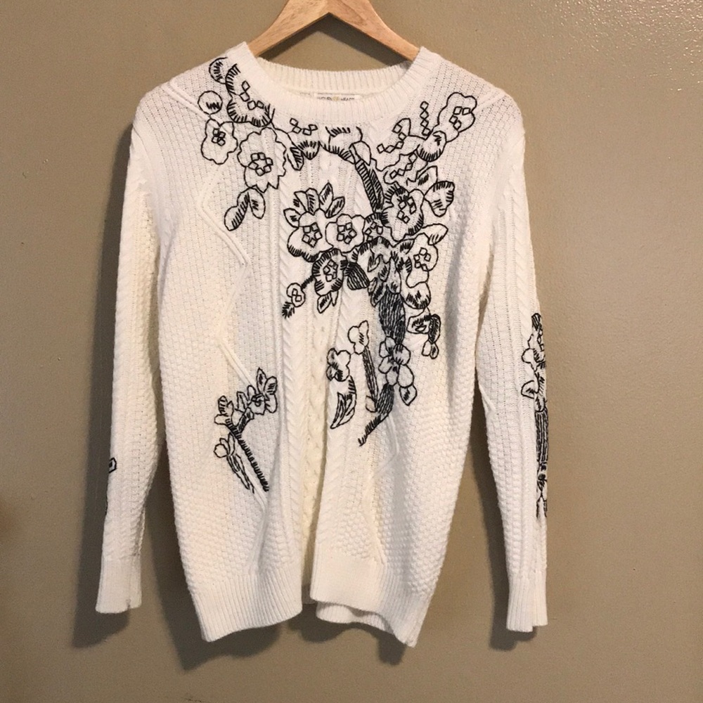Sweater w/ floral embroidery